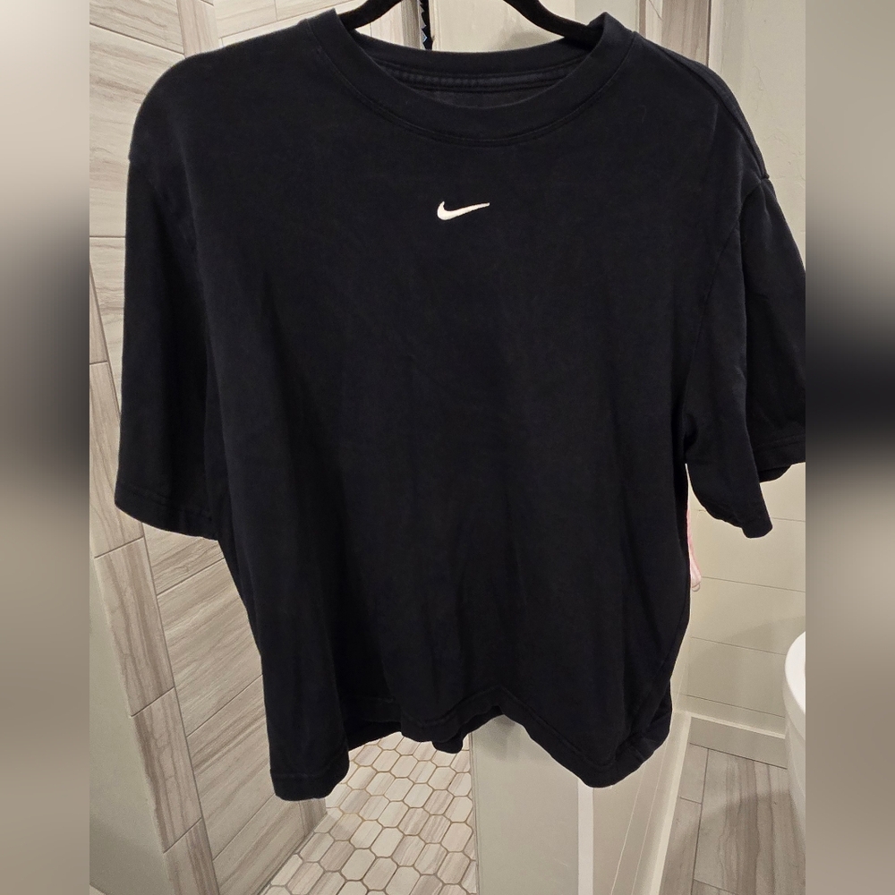 Nike Cropped Shirt